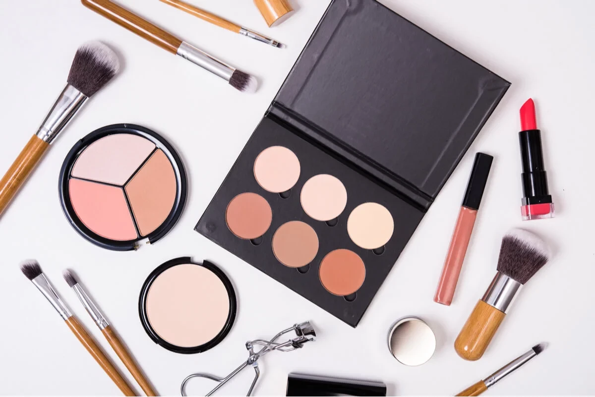 MAQUILLAJES PARA MUJER